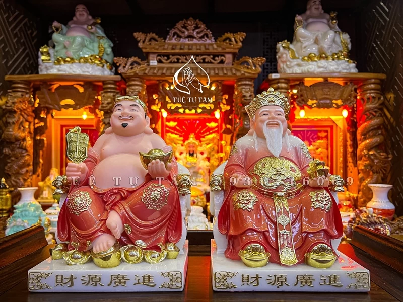 Tượng Thần Tài Thổ Địa Y Đỏ Ánh Hồng