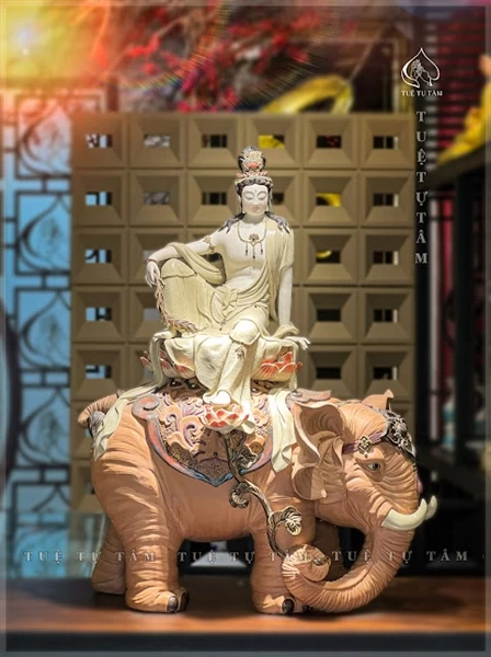 Tượng Quan Âm Cưỡi Voi Trắng