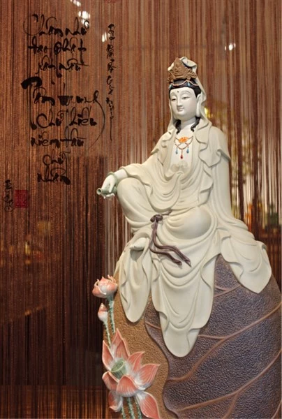 Tượng Quan Âm đôn sen
