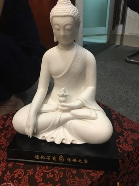Phật Dược Sư men trắng
