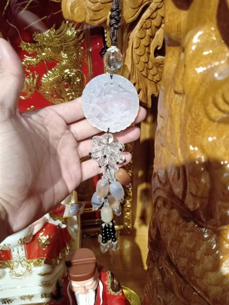 Dây treo xe ngọc trắng