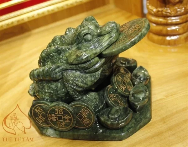 Cóc ngậm tiền đá núi lớn