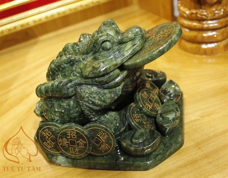 Cóc ngậm tiền đá núi lớn
