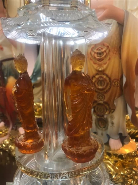 Tượng A Di Đà trên tháp xá lợi