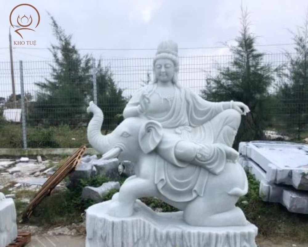 Phật Hiền Bồ Tát bằng đá